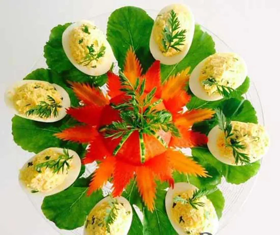 BÔNG HOA TỪ CÀ CHUA VÀ DƯA CHUỘT