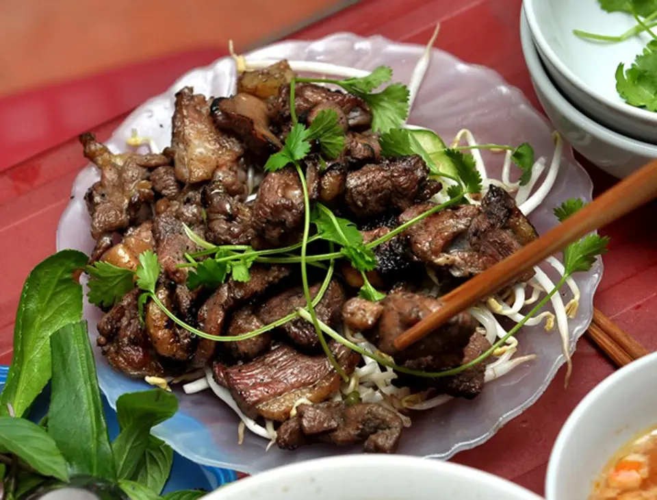 BÚN CHẢ NGAN NƯỚNG NỔI TIẾNG PHỐ HÀNG BÔNG BÚN CHẢ NGAN NƯỚNG NỔI TIẾNG PHỐ HÀNG BÔNG