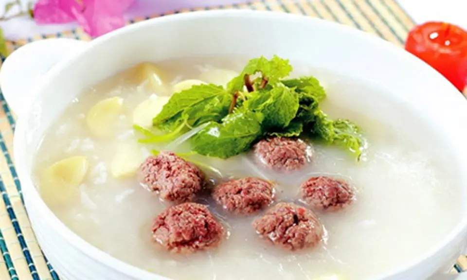 CHÁO THỊT BẰM RAU XANH- GIẢI PHÁP CHO TRẺ LƯỜI ĂN RAU