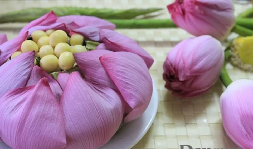 CƠM GÀ HẤP LÁ SEN CƠM GÀ HẤP LÁ SEN