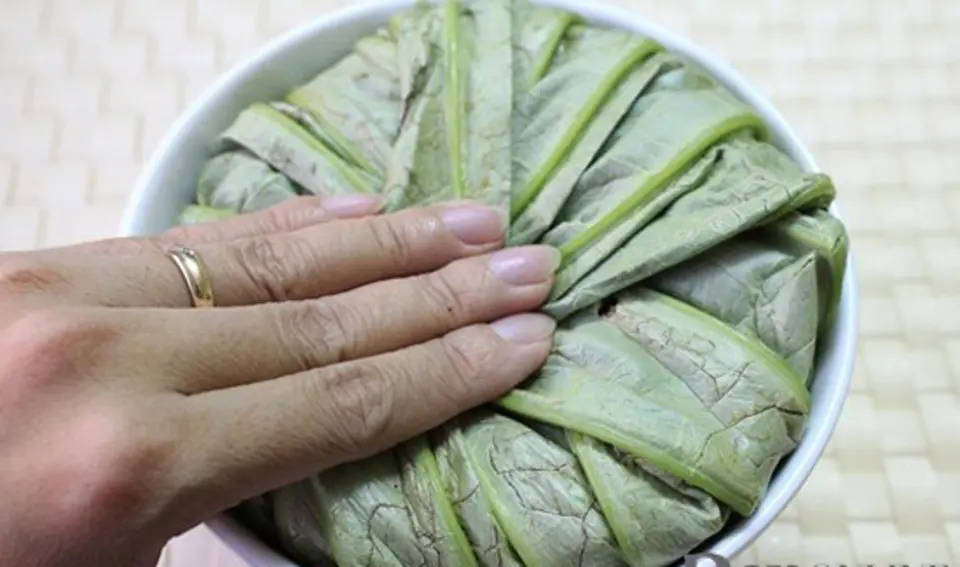 CƠM GÀ HẤP LÁ SEN CƠM GÀ HẤP LÁ SEN