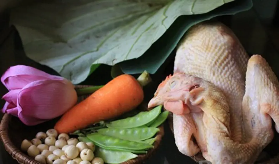 CƠM GÀ HẤP LÁ SEN CƠM GÀ HẤP LÁ SEN