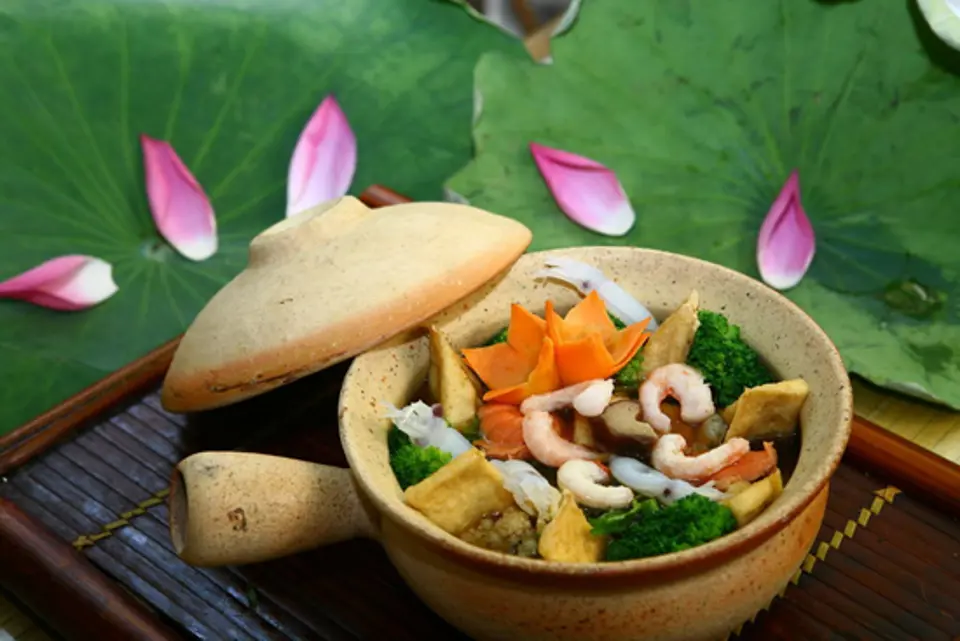 ĐẬU HŨ HẢI SẢN OM NIÊU ĐẤT