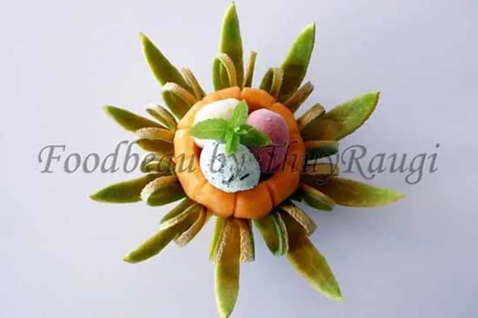 ĐĨA ĐỰNG HOA QUẢ TUYỆT ĐẸP TỪ DƯA