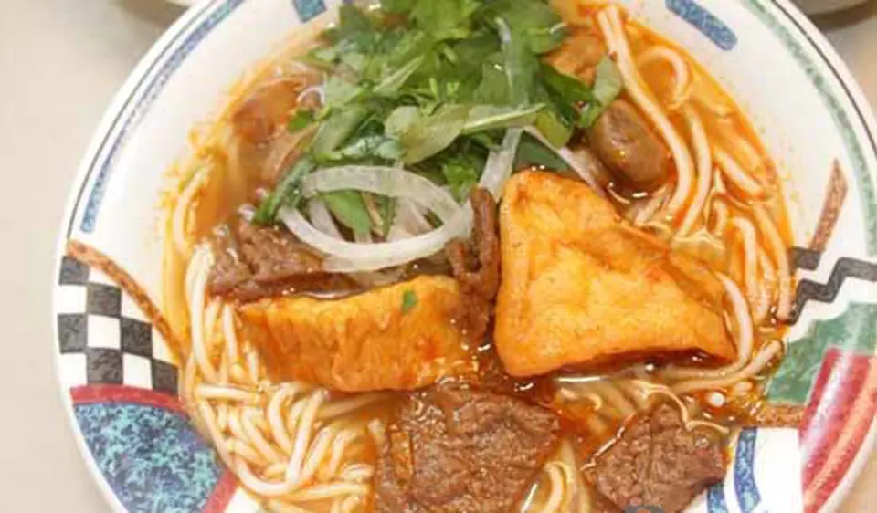 ĐỘC ĐÁO BÚN BÒ HUẾ CHAY CHO THÁNG BẢY