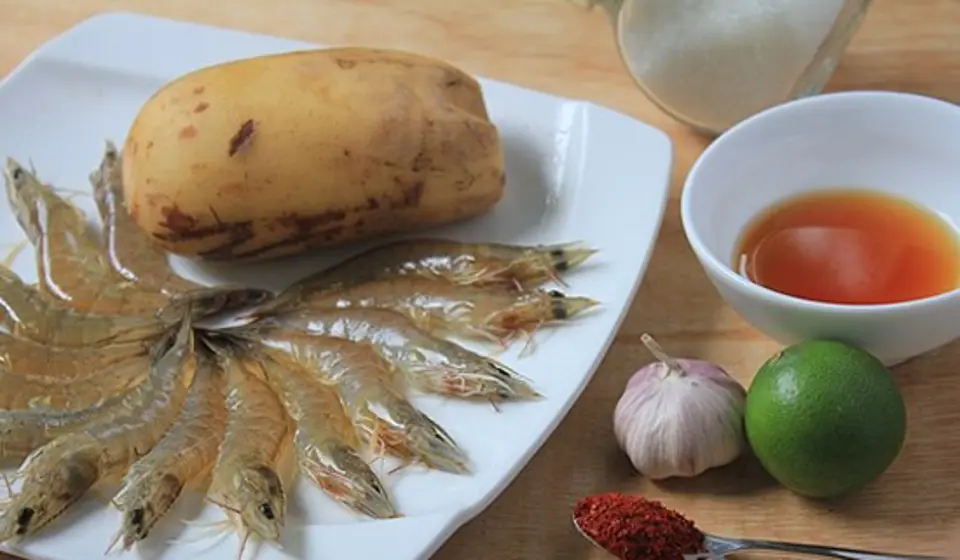 GỎI TÔM CỦ SEN NGỌT MÁT CHO BỮA CƠM CHIỀU
