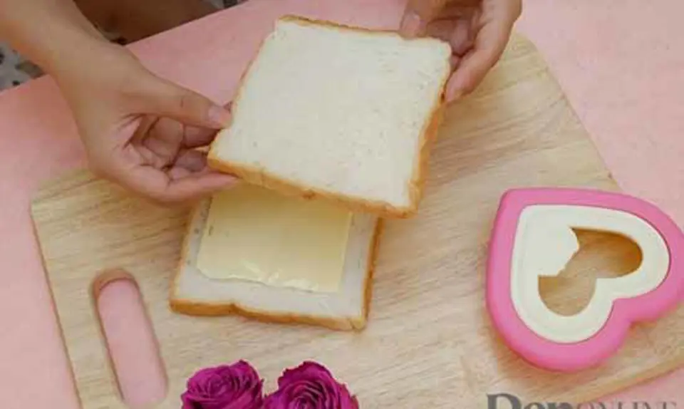 LÀM BÁNH SANDWICH MÈO KITTY CHO BÉ