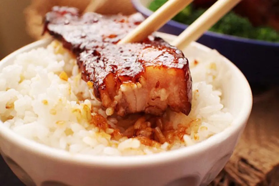 PHÁ CÁCH VỚI THỊT BA CHỈ KHO MÍA
