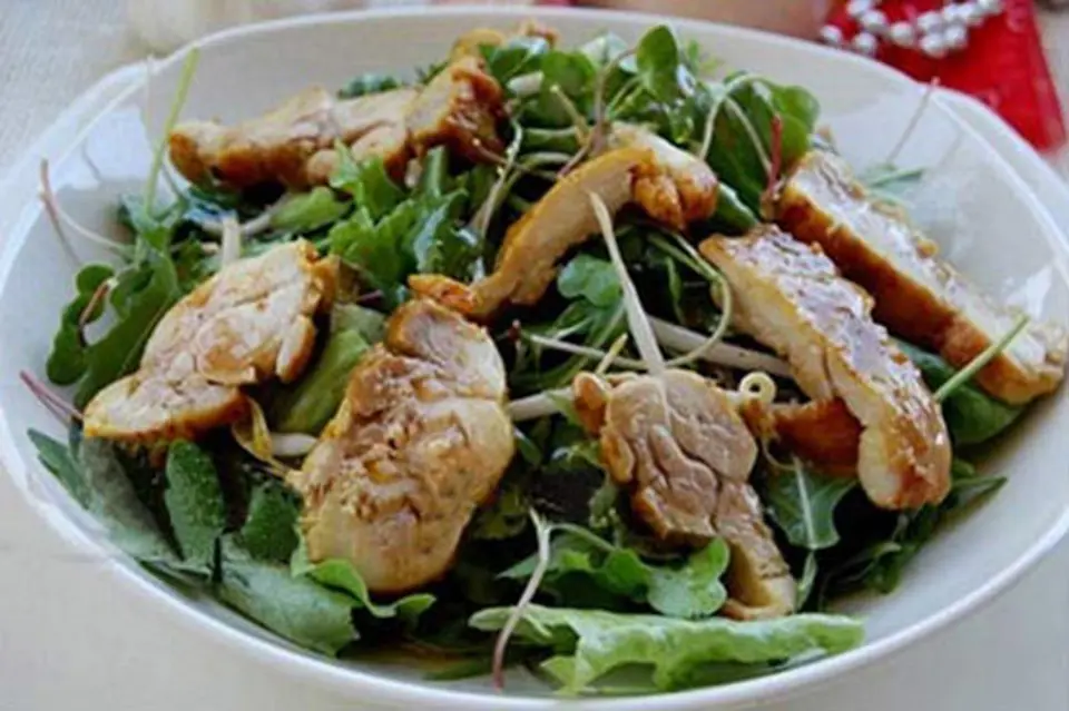 SALAD GÀ CHIÊN MÓN NGON CHO NGÀY MỚI
