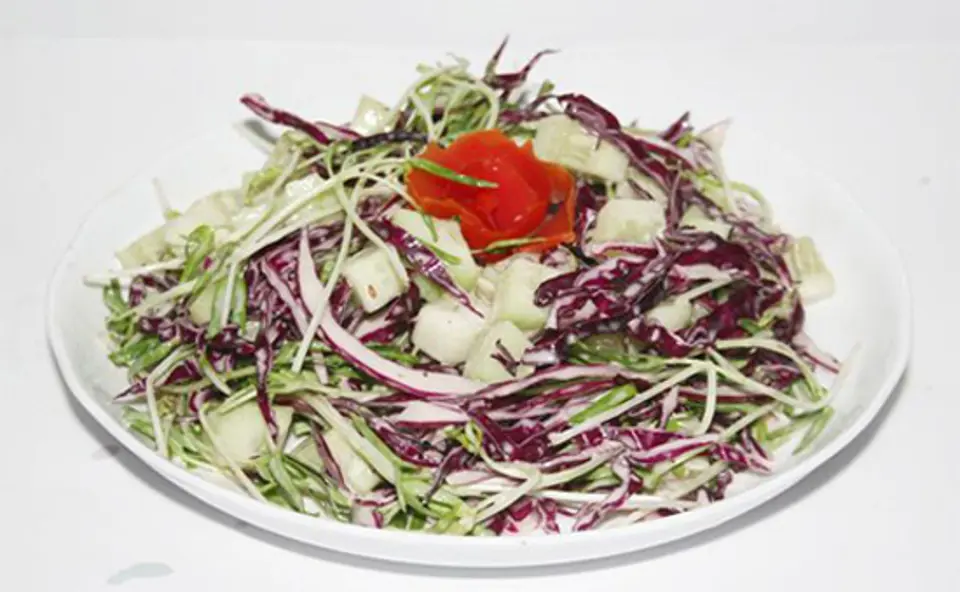 SALAD RAU MẦM VÀ BẮP CẢI TÍM GIÚP ĐẸP DÁNG, SÁNG DA