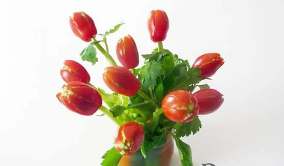 SALAD THANH CUA VÀ NẤM THÀNH GIỎ HOA TULIP