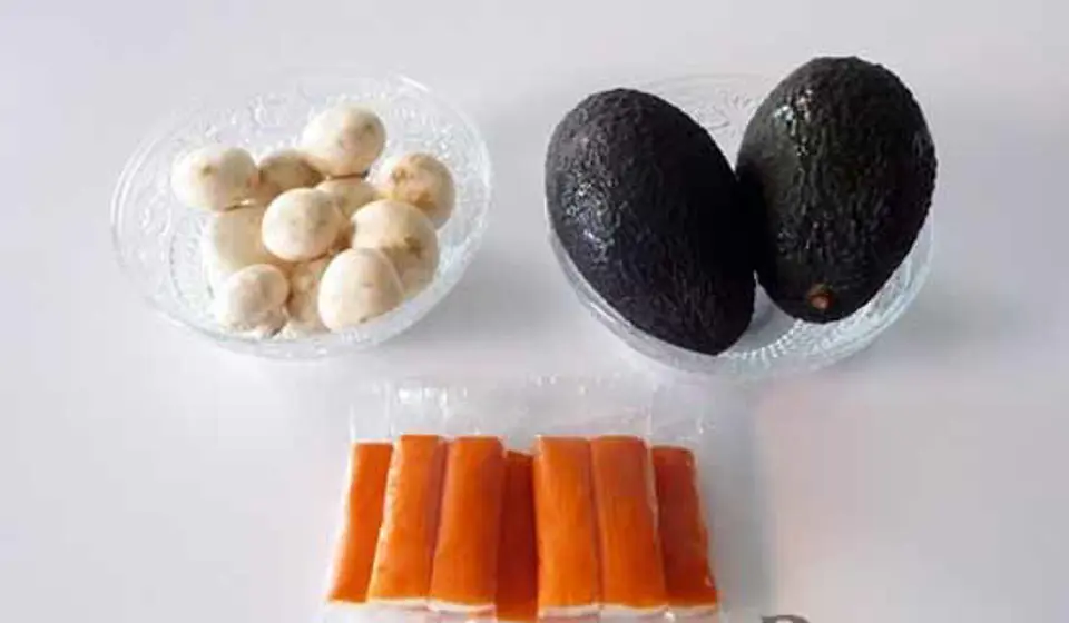 SALAD THANH CUA VÀ NẤM THÀNH GIỎ HOA TULIP