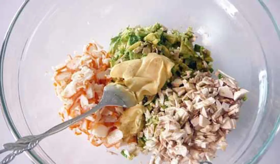 SALAD THANH CUA VÀ NẤM THÀNH GIỎ HOA TULIP