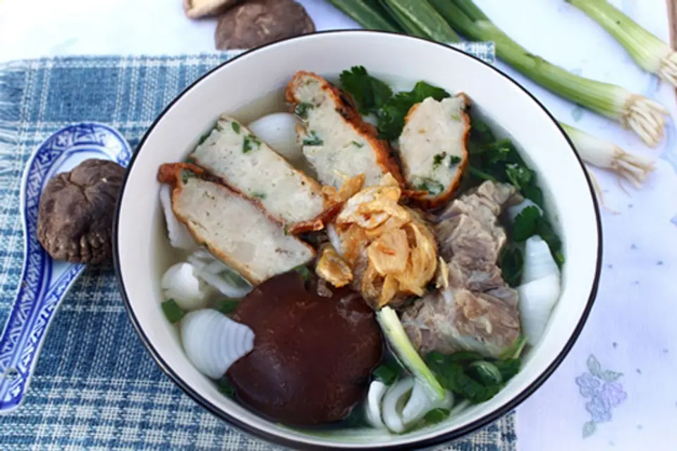 SÚP NUI GẠO CHẢ CÁ NHÌN ĐÃ THẤY NGON SÚP NUI GẠO CHẢ CÁ NHÌN ĐÃ THẤY NGON