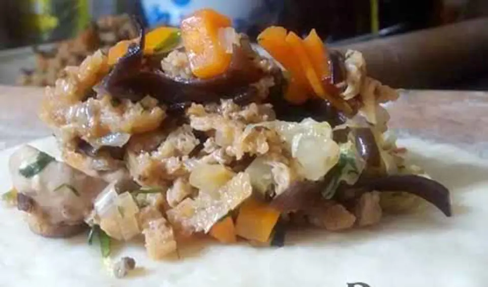 TẬP LÀM BÁNH BAO CHAY ĐÓN RẰM THÁNG 7