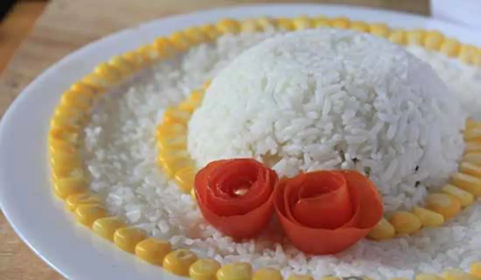 TRANG TRÍ ĐĨA CƠM HẤP DẪN NHƯ NHÀ HÀNG TRANG TRÍ ĐĨA CƠM HẤP DẪN NHƯ NHÀ HÀNG