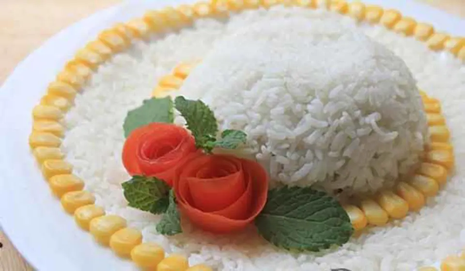 TRANG TRÍ ĐĨA CƠM HẤP DẪN NHƯ NHÀ HÀNG TRANG TRÍ ĐĨA CƠM HẤP DẪN NHƯ NHÀ HÀNG