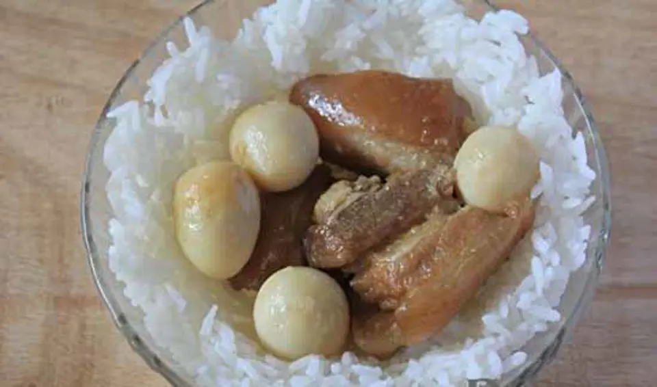 TRANG TRÍ ĐĨA CƠM HẤP DẪN NHƯ NHÀ HÀNG TRANG TRÍ ĐĨA CƠM HẤP DẪN NHƯ NHÀ HÀNG
