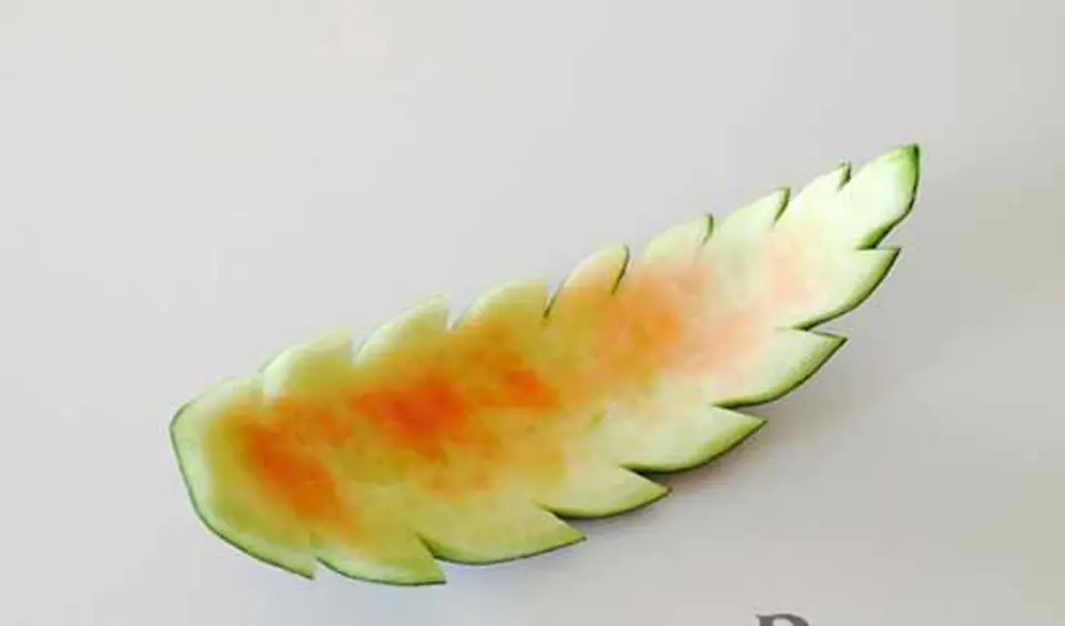 VỎ DƯA HẤU BIẾN THÀNH LÁ ĐỰNG HOA QUẢ XINH ĐẸP