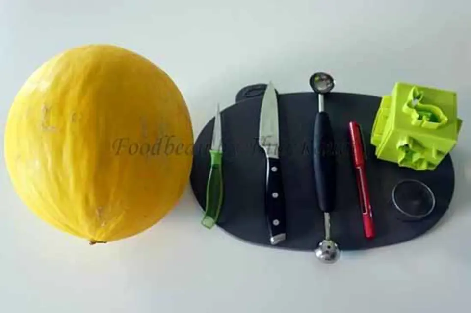 XE NÔI HOA QUẢ LẠ MẮT TỪ DƯA VÀNG