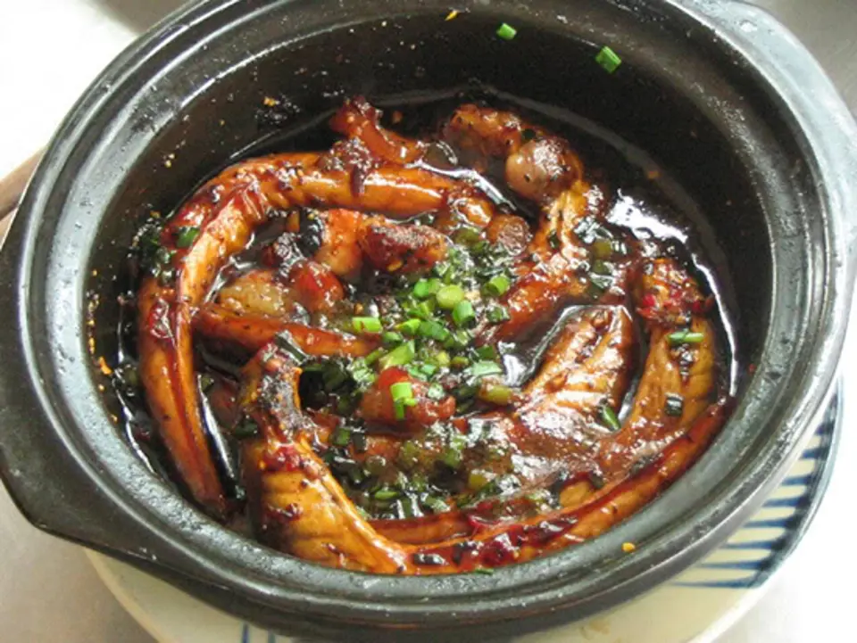 Cá kho tộ tốn cơm ngày mưa