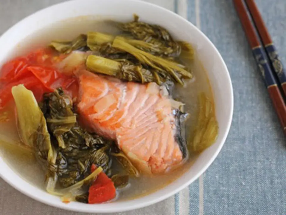 CANH ĐẦU CÁ HỒI OM DƯA ĐƯA CƠM NGÀY NẮNG