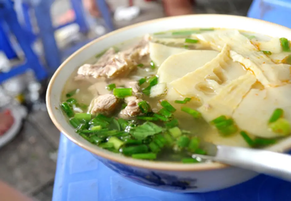 HÀ NỘI: NHỮNG QUÁN ĂN GIÁ “TRÊN TRỜI” MÀ VẪN ĐÔNG KHÁCH