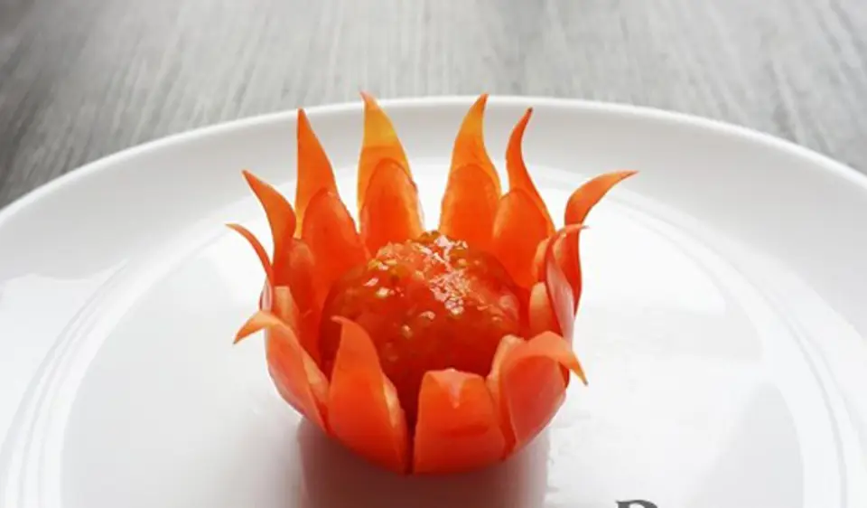 HOA NỞ RỰC RỠ TỪ CÀ CHUA HOA NỞ RỰC RỠ TỪ CÀ CHUA