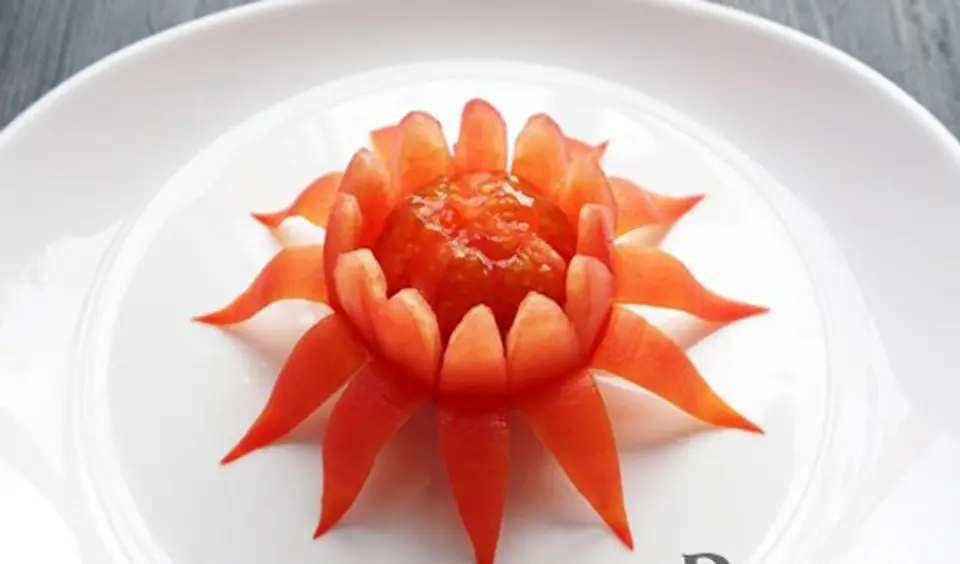 HOA NỞ RỰC RỠ TỪ CÀ CHUA HOA NỞ RỰC RỠ TỪ CÀ CHUA