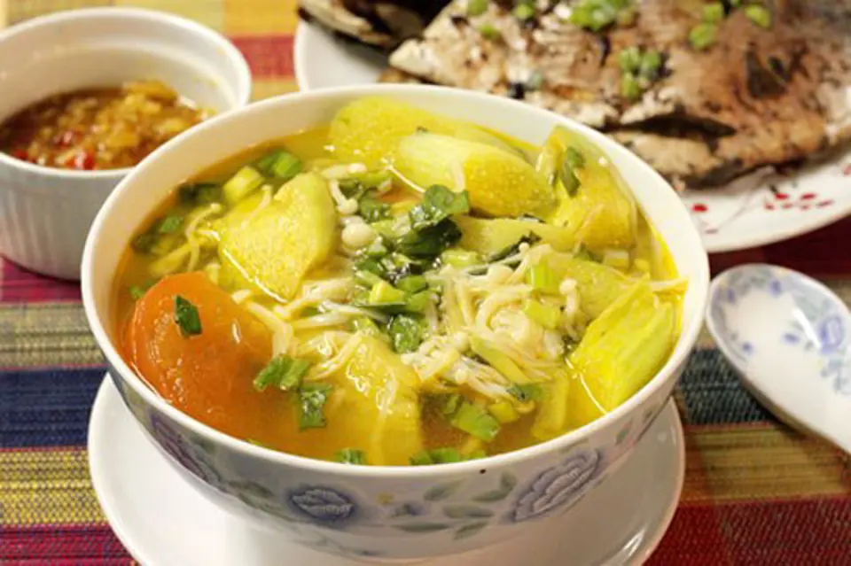 Hướng dẫn nấu những món ăn gia đình: Canh nấm nấu chua