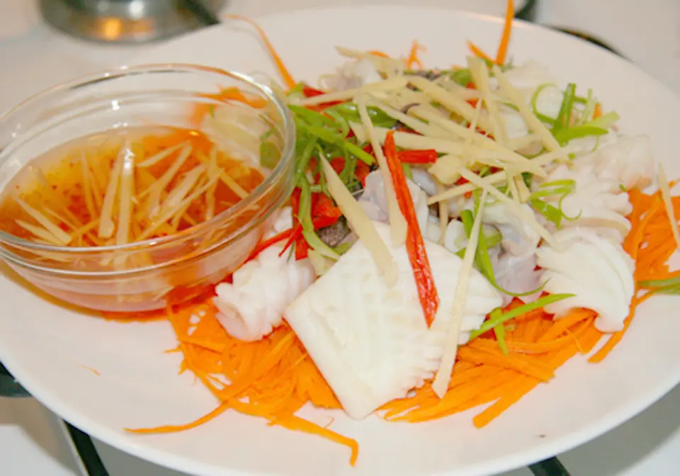 Mực hấp gừng giòn thơm Mực hấp gừng giòn thơm