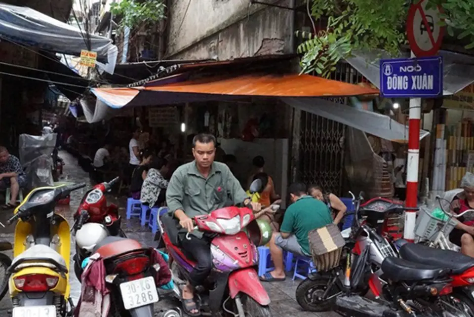 NGÕ CHỢ ĐỒNG XUÂN- THIÊN ĐƯỜNG QUÀ VẶT GIÁ RẺ NGÕ CHỢ ĐỒNG XUÂN- THIÊN ĐƯỜNG QUÀ VẶT GIÁ RẺ