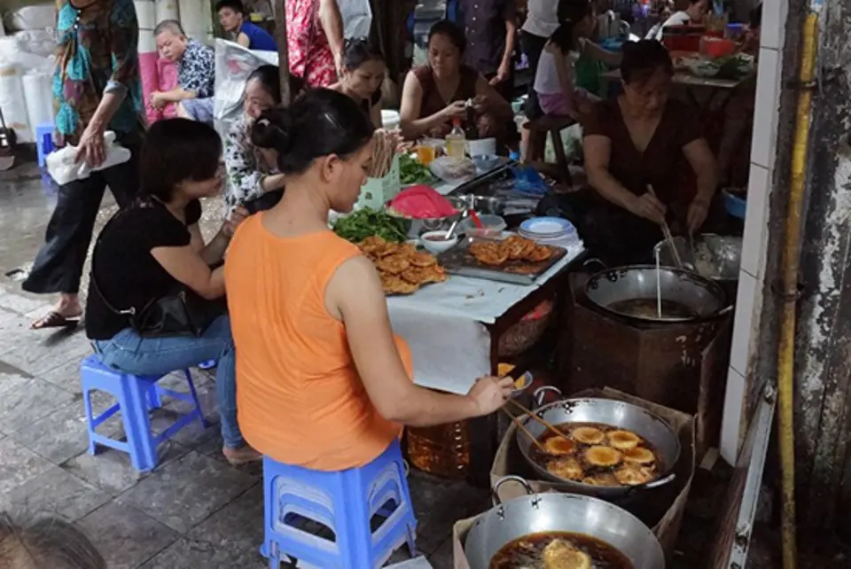 NGÕ CHỢ ĐỒNG XUÂN- THIÊN ĐƯỜNG QUÀ VẶT GIÁ RẺ NGÕ CHỢ ĐỒNG XUÂN- THIÊN ĐƯỜNG QUÀ VẶT GIÁ RẺ