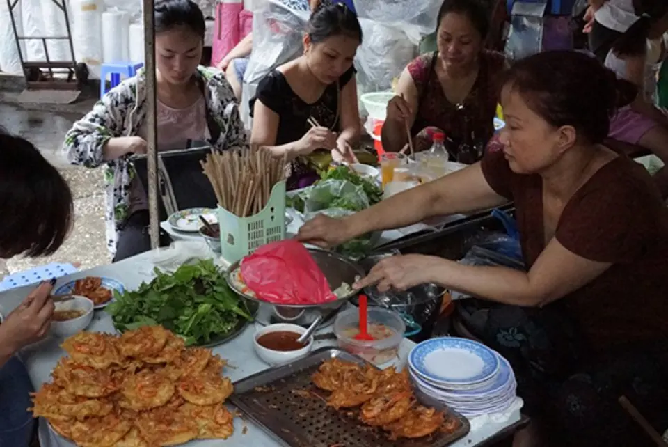 NGÕ CHỢ ĐỒNG XUÂN- THIÊN ĐƯỜNG QUÀ VẶT GIÁ RẺ NGÕ CHỢ ĐỒNG XUÂN- THIÊN ĐƯỜNG QUÀ VẶT GIÁ RẺ