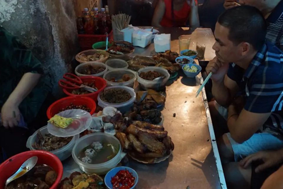NGÕ CHỢ ĐỒNG XUÂN- THIÊN ĐƯỜNG QUÀ VẶT GIÁ RẺ NGÕ CHỢ ĐỒNG XUÂN- THIÊN ĐƯỜNG QUÀ VẶT GIÁ RẺ