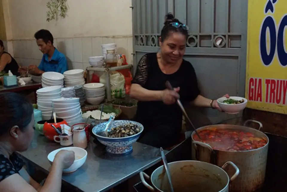 NGÕ CHỢ ĐỒNG XUÂN- THIÊN ĐƯỜNG QUÀ VẶT GIÁ RẺ NGÕ CHỢ ĐỒNG XUÂN- THIÊN ĐƯỜNG QUÀ VẶT GIÁ RẺ