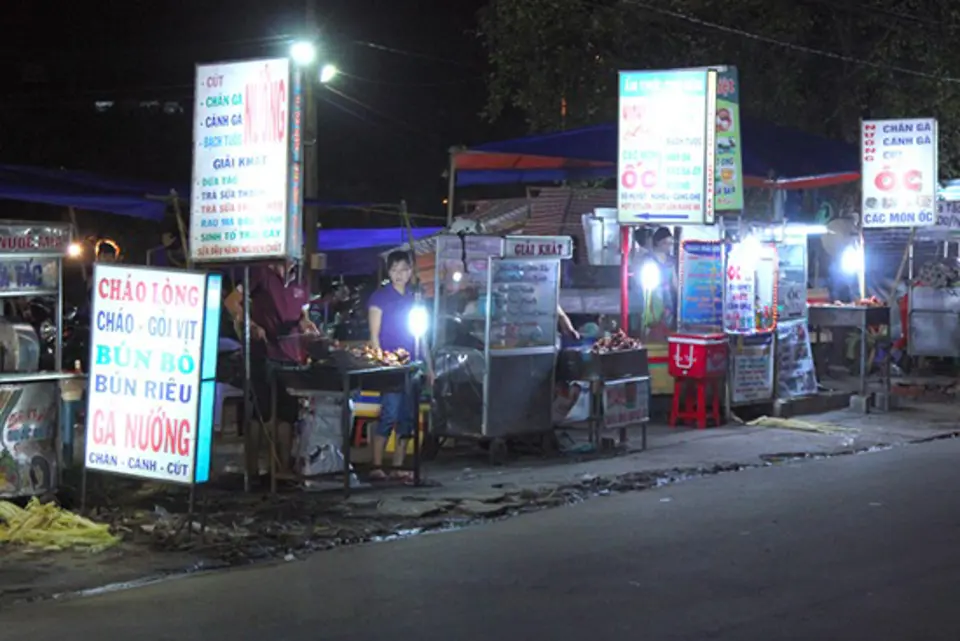 NHỮNG CON PHỐ QUÀ VẶT GIÁ RẺ Ở SÀI GÒN NHỮNG CON PHỐ QUÀ VẶT GIÁ RẺ Ở SÀI GÒN