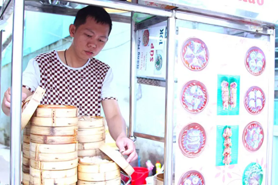 NHỮNG CON PHỐ QUÀ VẶT GIÁ RẺ Ở SÀI GÒN NHỮNG CON PHỐ QUÀ VẶT GIÁ RẺ Ở SÀI GÒN