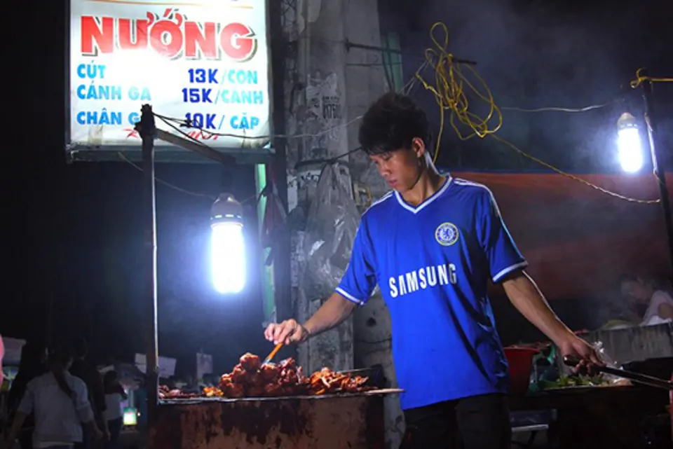 NHỮNG CON PHỐ QUÀ VẶT GIÁ RẺ Ở SÀI GÒN NHỮNG CON PHỐ QUÀ VẶT GIÁ RẺ Ở SÀI GÒN