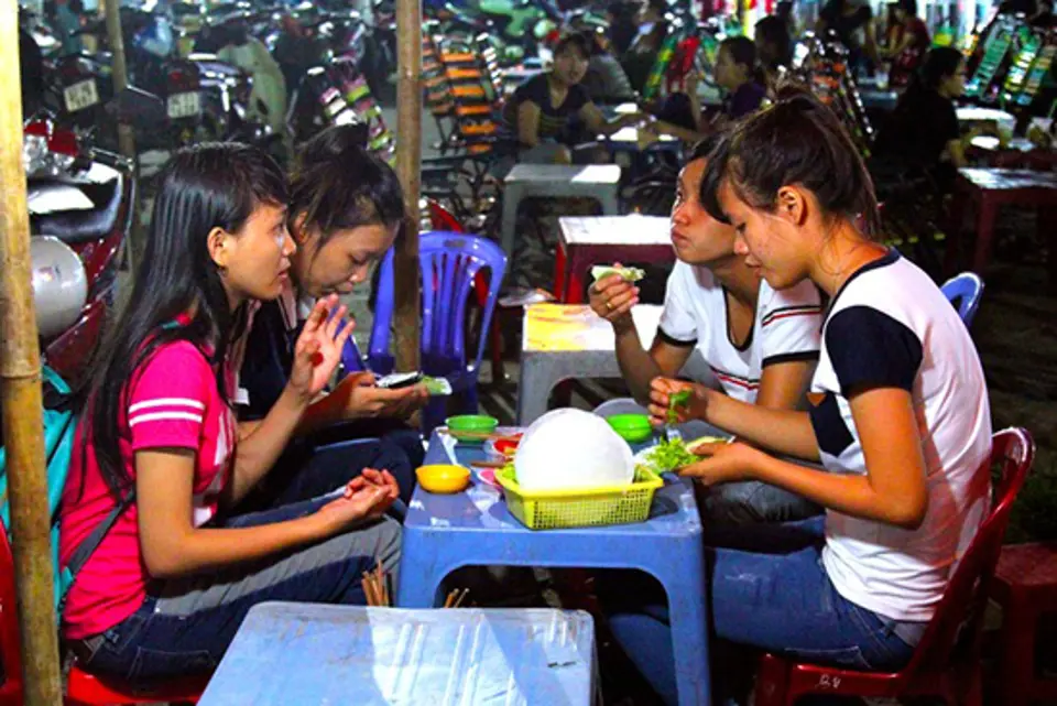 NHỮNG CON PHỐ QUÀ VẶT GIÁ RẺ Ở SÀI GÒN NHỮNG CON PHỐ QUÀ VẶT GIÁ RẺ Ở SÀI GÒN