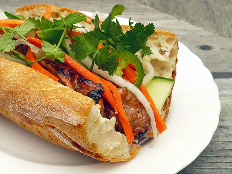 NHỮNG GÁNH HÀNG RONG TẤP NẬP KHÁCH CHỜ ĐỢI Ở SÀI GÒN NHỮNG GÁNH HÀNG RONG TẤP NẬP KHÁCH CHỜ ĐỢI Ở SÀI GÒN