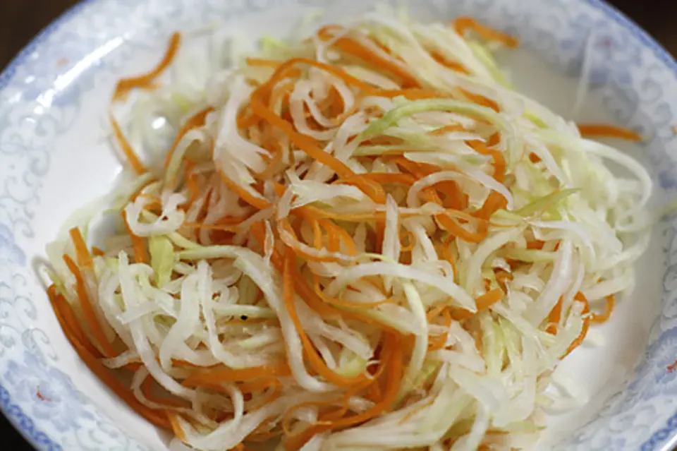Nộm su hào thịt bò khô ăn vặt tại gia
