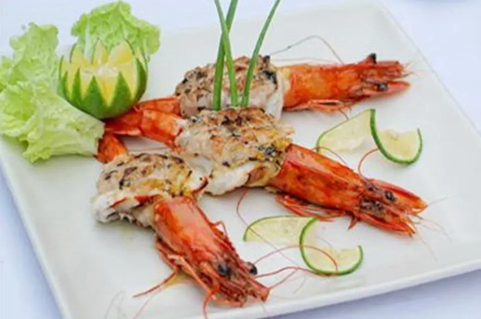 Ăn hải sản ngon như tôm he nhồi thịt nướng