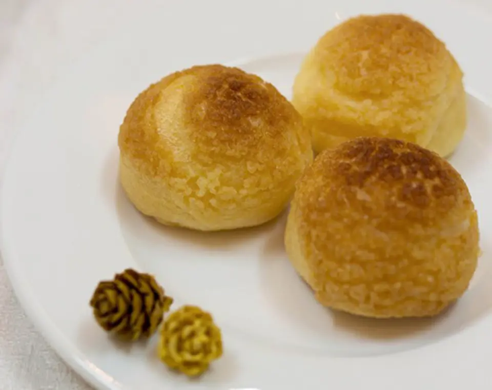 Bánh su kem nhân custard thơm ngon hấp dẫn