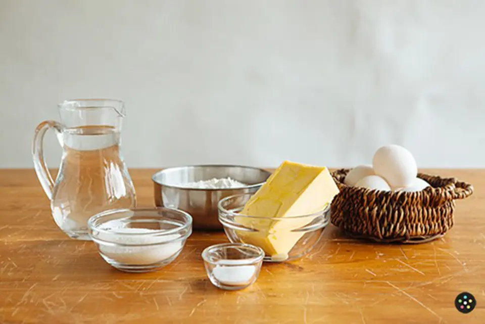 Bánh su kem nhân custard thơm ngon hấp dẫn