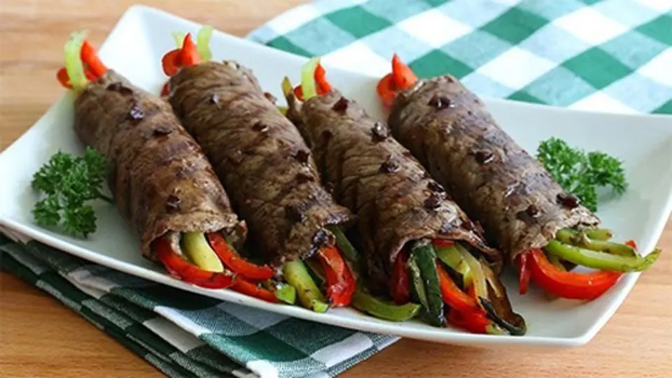 Bò cuốn thập cẩm nướng thơm lừng