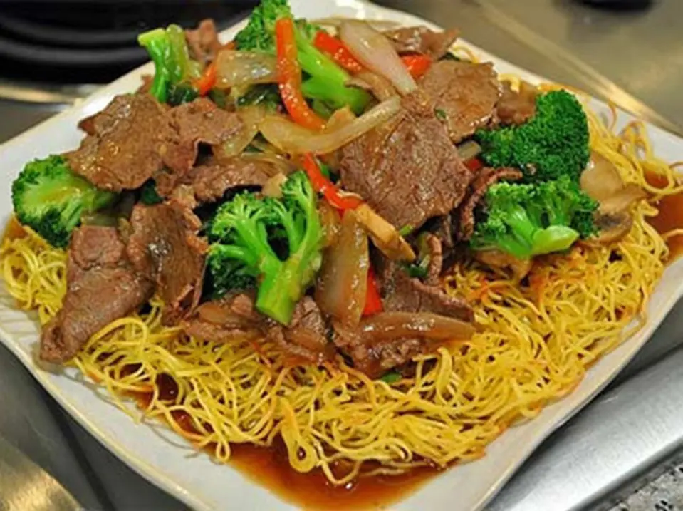 Bữa sáng nhanh gọn với mì xào thịt bò