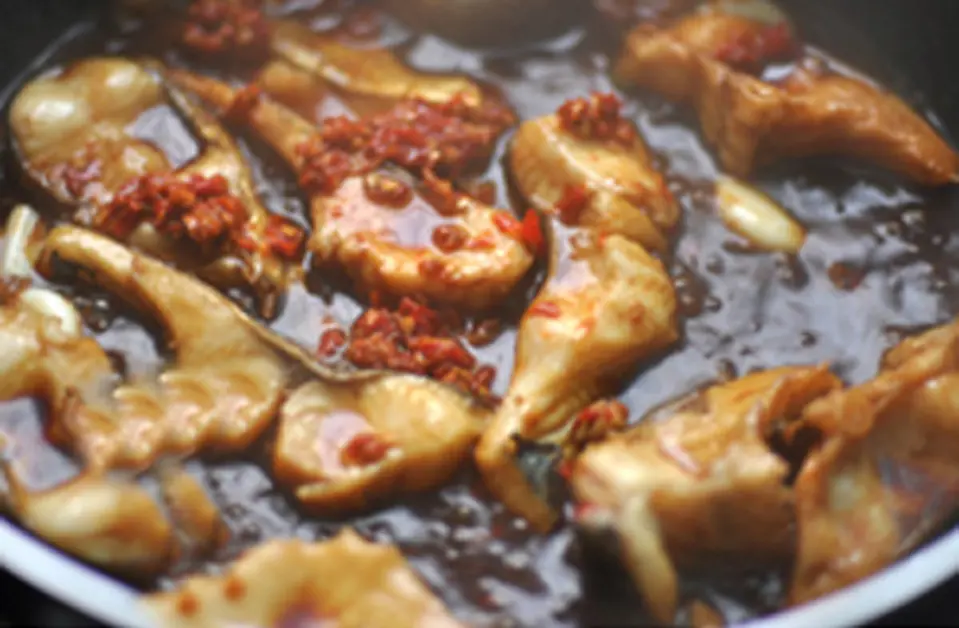 Cá kho cay ngon đúng điệu