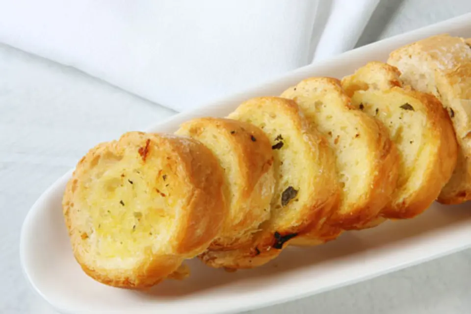 Cách làm bánh mì bơ tỏi