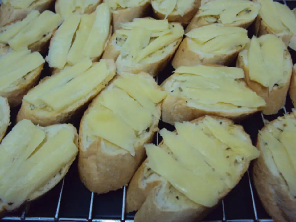 Cách làm bánh mì bơ tỏi